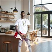 Professeur bilingue (anglais et français) très expérimenté, avec un diplôme ès lettres au département d'anglais.